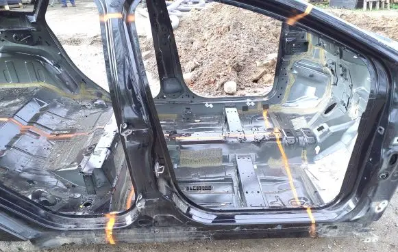 Ford Focus Pillar (middle) 