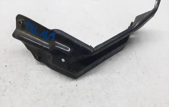 Seat Leon (1P) Fender mounting bracket 1P0821136