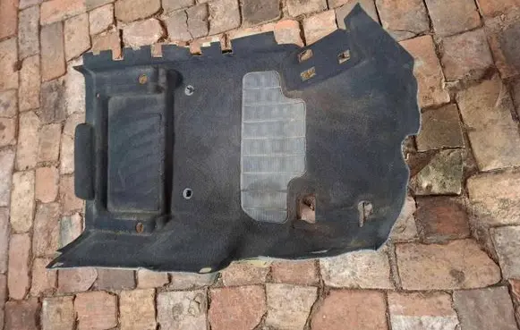 Volkswagen Touran I Interior carpet 4E14B