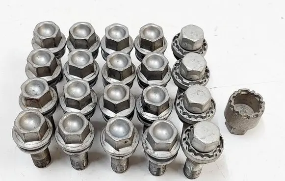 Volvo XC40 Nuts/bolts 