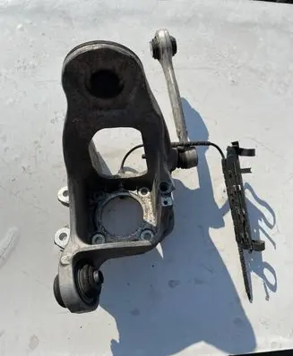 BMW X6 F16 Rear wheel hub 6877217
