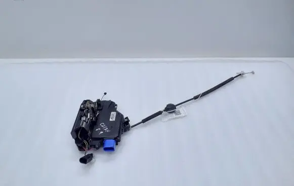 Porsche Cayenne (9PA) Rear door lock 7L0839016B