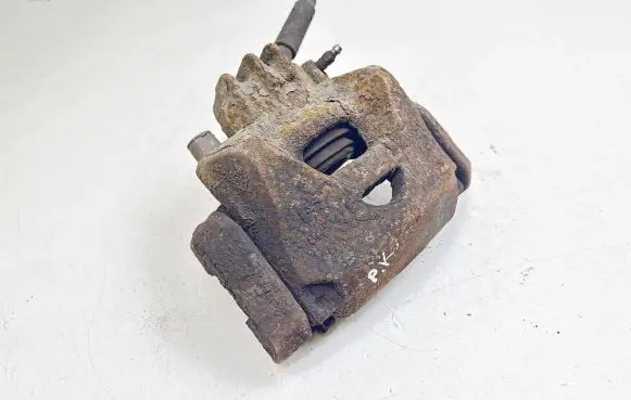 Peugeot 3008 I Front brake caliper