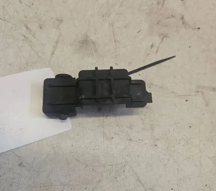 Audi A6 S6 C5 4B Radiator mount bracket 8D0260427