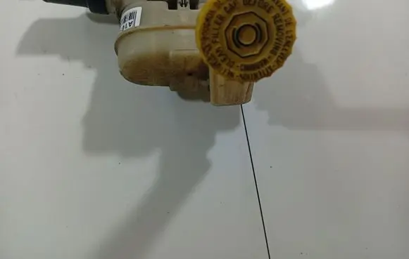 Chrysler Voyager Brake fluid reservoir 