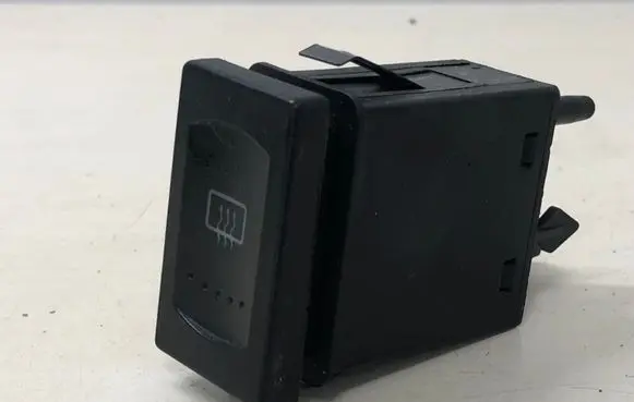 Volkswagen PASSAT B5 Windscreen/window heater switch 3B0959621C