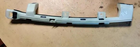 Chevrolet Malibu Front door windshield rail 638817A