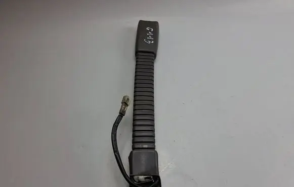 Front seatbelt buckle
