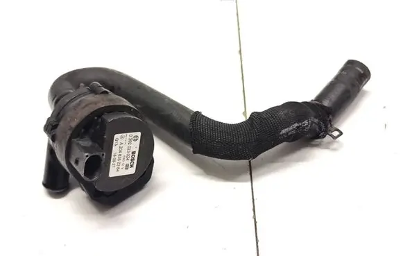 Engine coolant pipe/hose