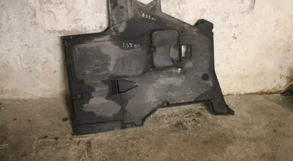 BMW 5 E39 Engine splash shield/under tray 8195646