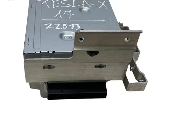 Tesla Model X Radio/CD/DVD/GPS head unit 105260900A