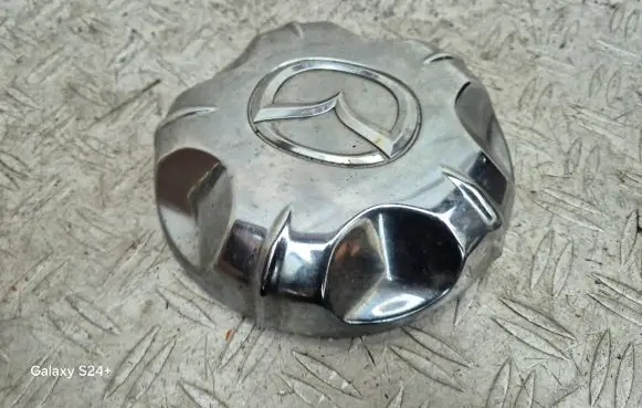 Mazda Tribute Wheel nut cap/cover EC0137190 YL841A096BB 5845973