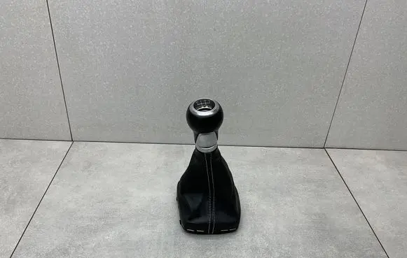 Audi A1 Gear lever shifter trim leather/knob 8P0863279A