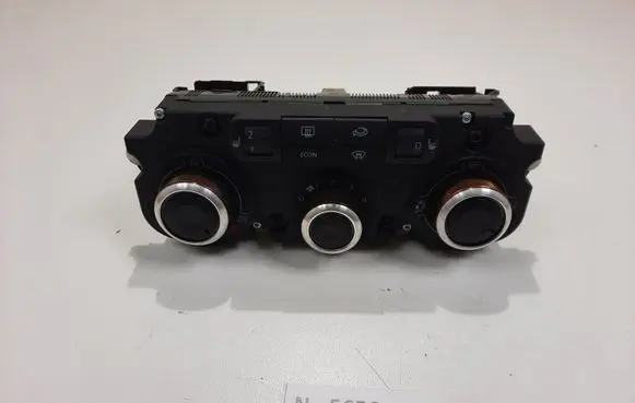 Volkswagen PASSAT B6 Climate control unit