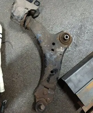 Front lower control arm/wishbone
