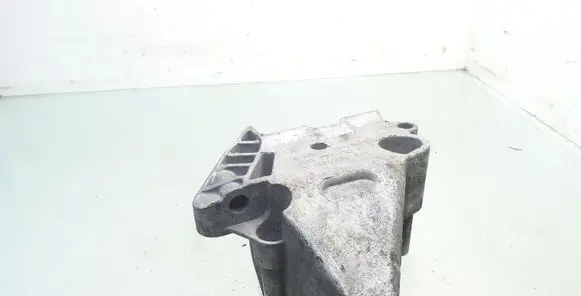 Volkswagen Touran I Engine mounting bracket 03G199207A