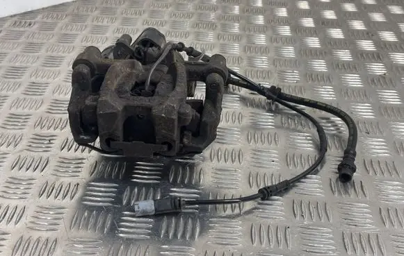 BMW 2 F46 Rear brake caliper 6798958