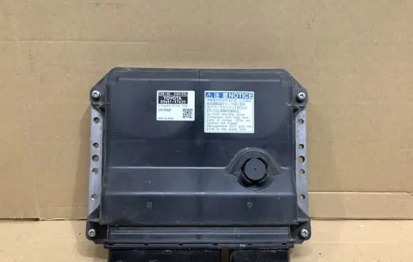 Toyota Prius+ (ZVW40) Engine control unit/module 8966147620 2756004110