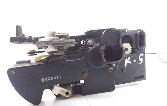 Opel Frontera B Rear door lock 03599B5 16637561
