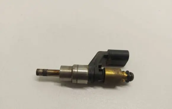 Volkswagen Golf V Fuel injector 03C906036A