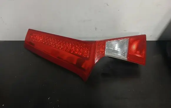 Tailgate rear/tail lights