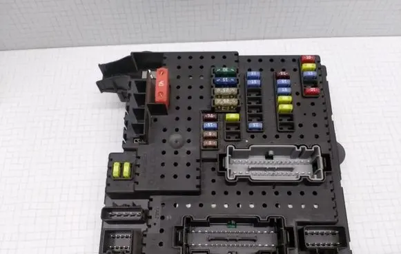 Volvo V70 Fuse module 12217799 8676391 04W303