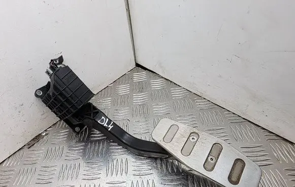 Accelerator throttle pedal