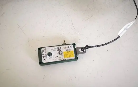 Volkswagen Touareg I Antenna control unit 7L6035577B