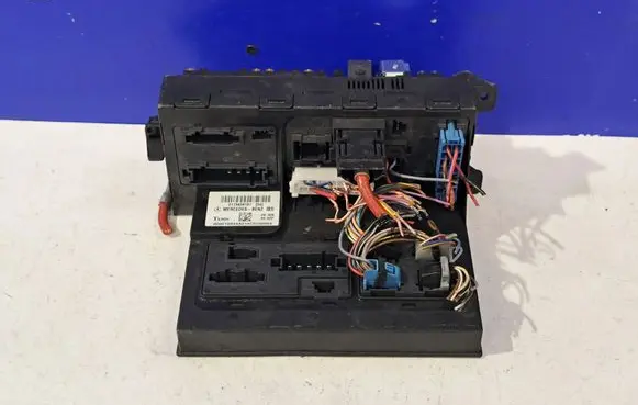 Mercedes-Benz E W211 Fuse box set 2115459101 A2115459101