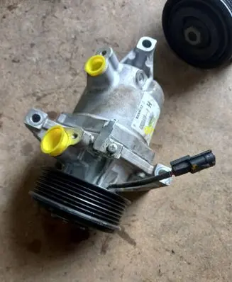 Dacia Sandero III Air conditioning (A/C) compressor (pump) 926008469R