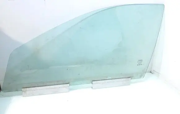 Volvo V70 Front door window glass four-door AS2