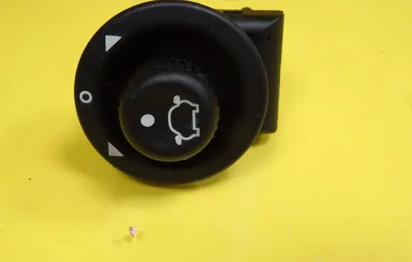 Ford Focus Wing mirror switch 93BG17B676BA