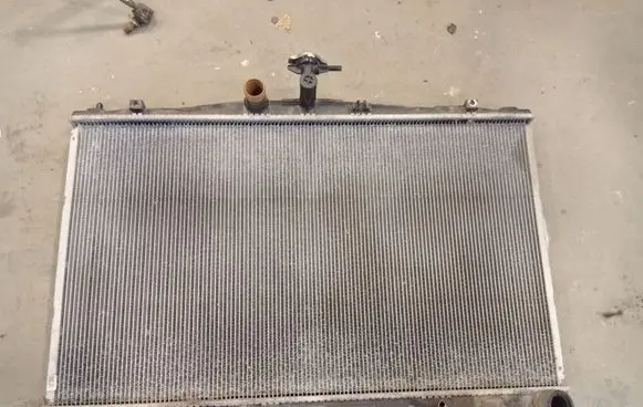 Toyota Sienna XL30 III Coolant radiator AA1220700871 1220700871