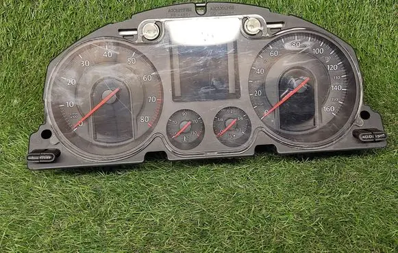 Volkswagen PASSAT B6 Speedometer (instrument cluster) 3C0920970K