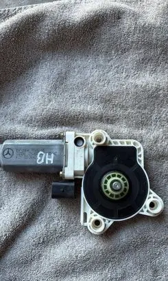 Mercedes-Benz E W211 Rear door window regulator motor A2118202442
