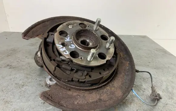 Rear wheel hub
