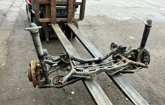 Volkswagen Golf VII Rear axle beam 5Q0505315AE