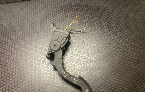 Ford Focus Accelerator throttle pedal