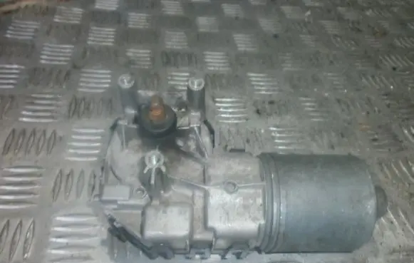 Volkswagen PASSAT B4 Wiper motor 0390211703