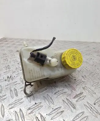 Skoda Fabia Mk2 (5J) Brake fluid reservoir