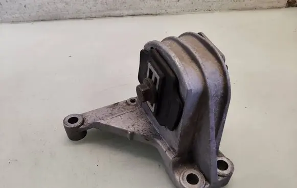 Volvo S60 Engine mount bracket 30680770 30680779