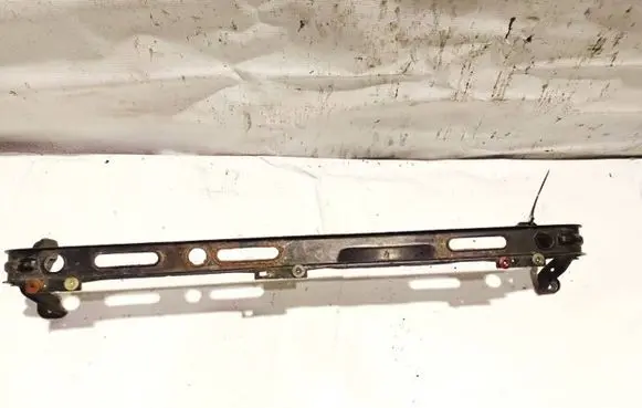 Ford Focus C-MAX Radiator mount bracket 