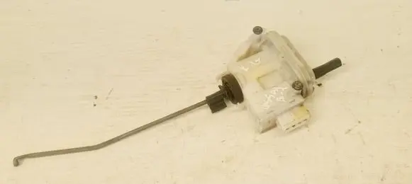 Volkswagen PASSAT B4 Central locking vacuum pump 357862153H