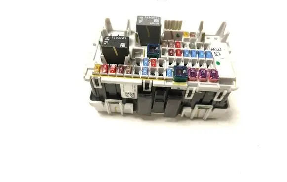 Opel Insignia B Fuse module 33172518
