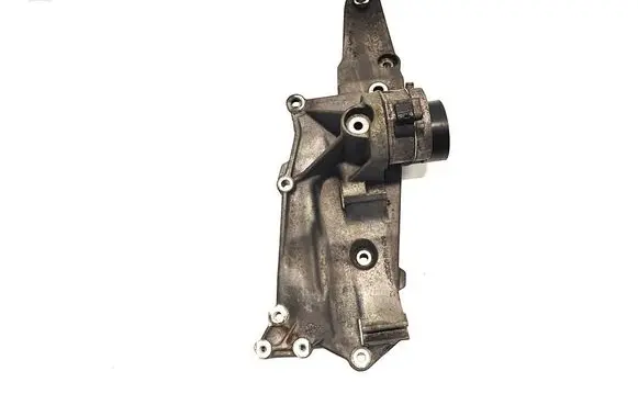 Ford Kuga II Generator/alternator bracket DS7Q8D611AH