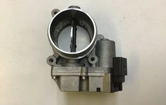 Audi Q7 4L Throttle valve 703703750 19T100