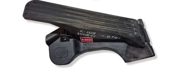 Volkswagen Touran II Accelerator throttle pedal 1T1723503J