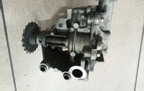 Renault Trafic II (X83) Oil pump 8200345633
