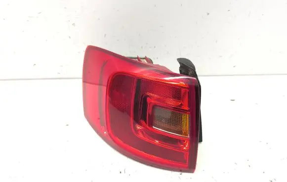 Volkswagen Jetta VI Rear/tail lights