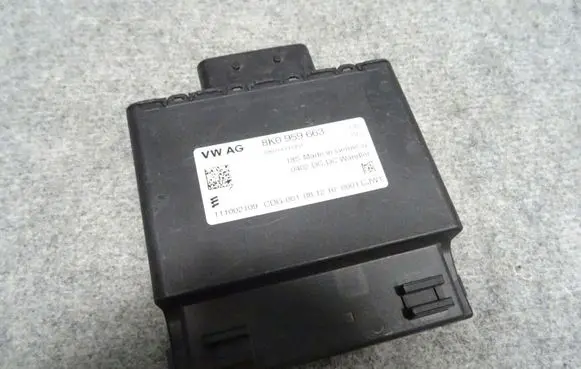 Audi A5 8T 8F Voltage converter/converter module 8K0959663